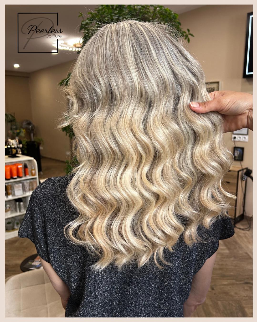 Balayage blond ondulé Peerless